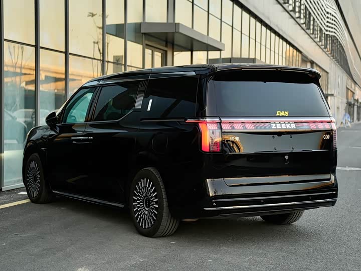 Zeekr 009 2024 2024款 七座过道版四驱 108kWh