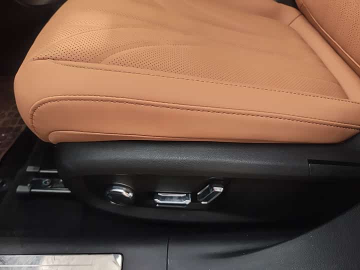 Geely Galaxy Starshine 8 EM-i 2025 2025款 130km EM-i 尊贵版