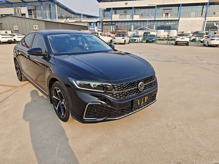 Volkswagen Passat 2025 2025款 出众款 380TSI 星空龙腾版
