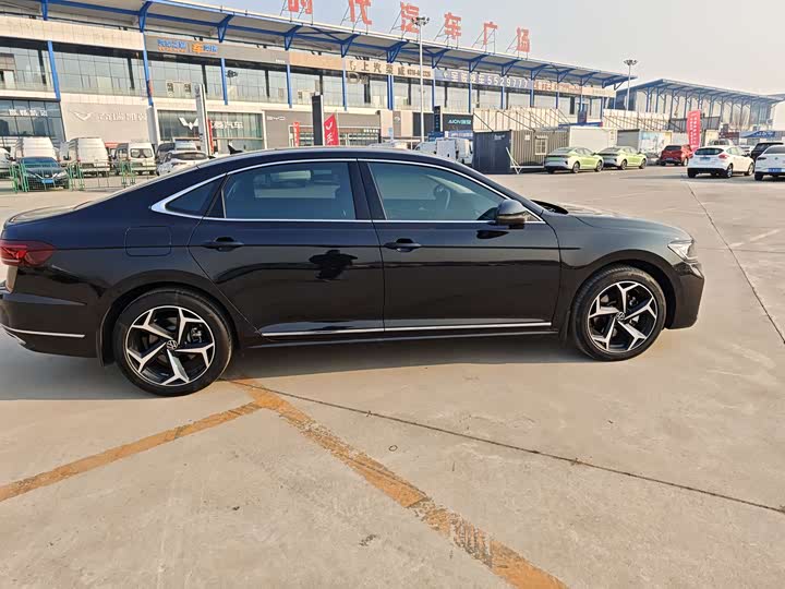 Volkswagen Passat 2025 2025款 出众款 380TSI 星空龙腾版
