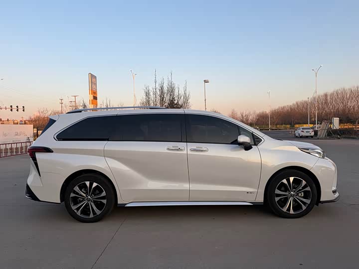 Toyota Granvia 2024 2024款 2.5L混动 尊贵PLUS版