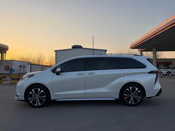 Toyota Granvia 2024 2024款 2.5L混动 尊贵PLUS版