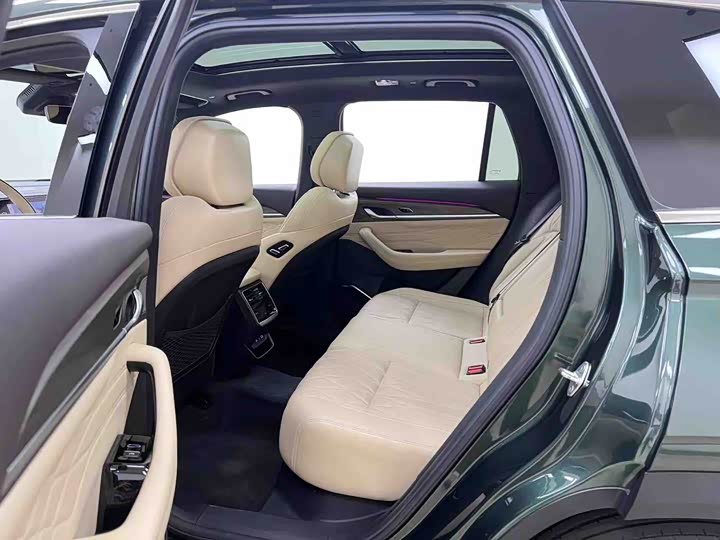 Geely Monjaro 2025 2025款 东方曜 2.0TD 自动四驱望月版