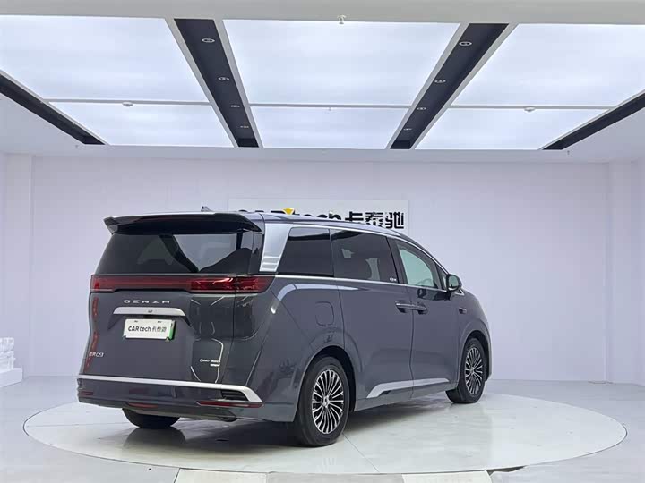 Denza D9 2025 2025款 DM-i 智驾版 1020 四驱旗舰型