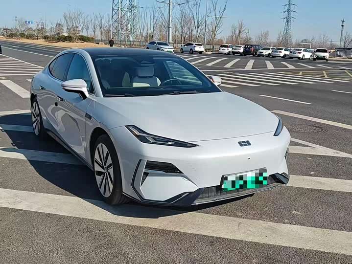 Geely Galaxy E8 2024 2024款 665km 后驱星舰 远航版