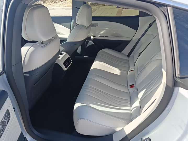 Geely Galaxy E8 2024 2024款 665km 后驱星舰 远航版