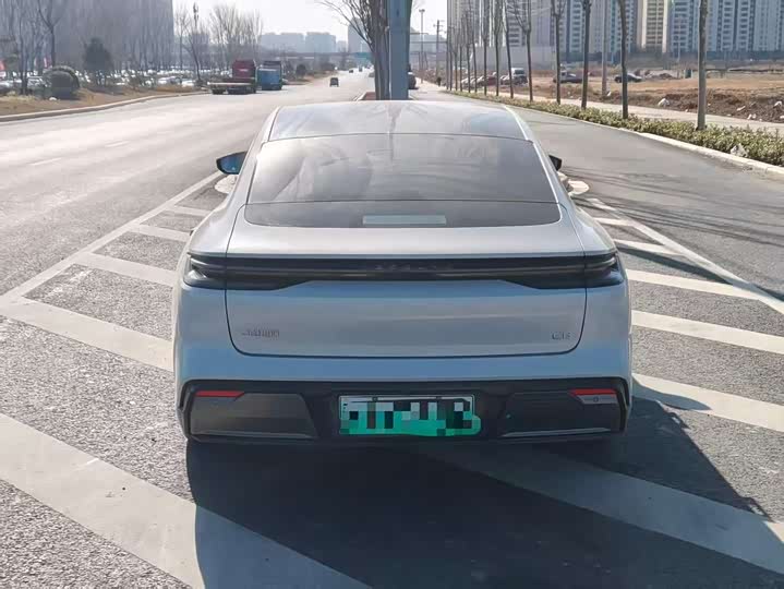 Geely Galaxy E8 2024 2024款 665km 后驱星舰 远航版