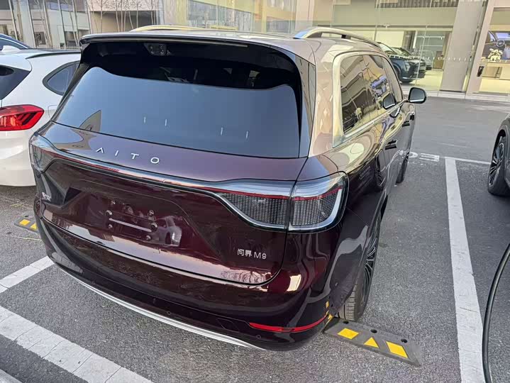 Aito M9 2025 2025款 增程 Ultra版 52kWh 6座版