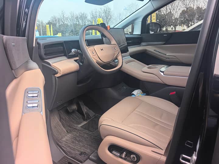 XPeng X9 2025 2025款 纯电 650长续航 Max