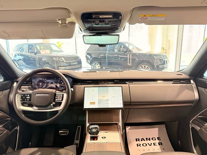 Land Rover Range Rover 2025 2025款 3.0 L6 400PS 盛世加长版