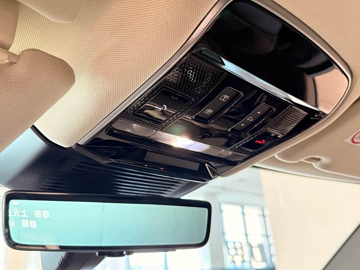 Land Rover Range Rover 2025 2025款 3.0 L6 400PS 盛世加长版