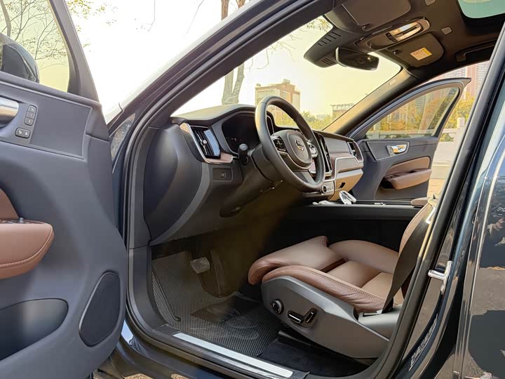 Volvo XC60 2025 2025款 B5 四驱智远豪华版