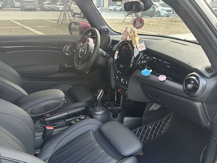 Mini Cooper 2024 2024款 452km COOPER SE 赛车手