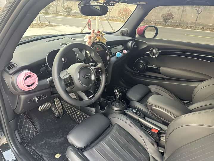 Mini Cooper 2024 2024款 452km COOPER SE 赛车手