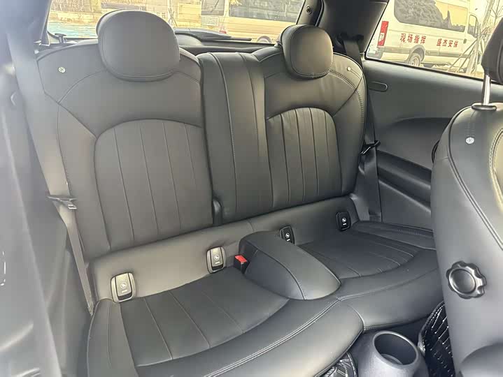 Mini Cooper 2024 2024款 452km COOPER SE 赛车手