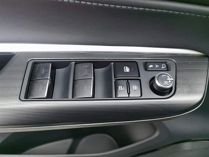 Toyota Harrier 2023 2023款 双擎 2.5L CVT四驱豪华版