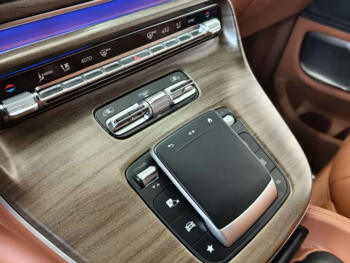 Mercedes-Benz Vito 2024 2024款 2.0T 商务版 7座