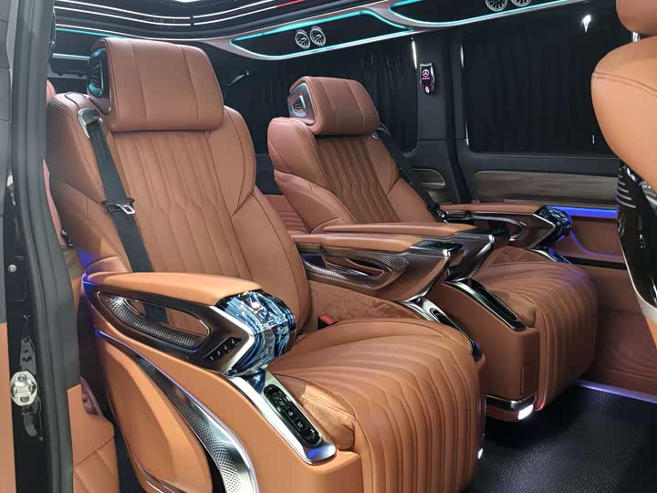 Mercedes-Benz Vito 2024 2024款 2.0T 商务版 7座