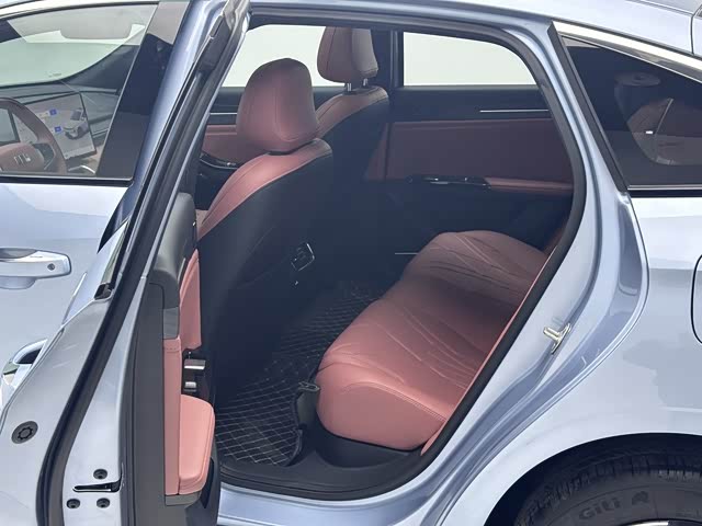 Geely Galaxy L6 2025 2025款 EM-i 140km 星舰版