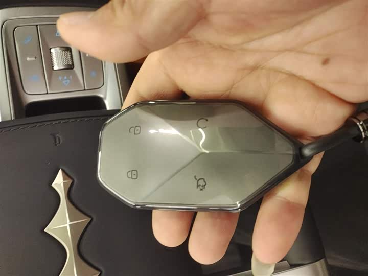 BYD FangChengBao Titanium 7 (Tai 7) 2025 2025款 190KM四驱Ultra版