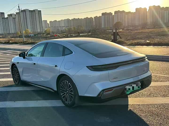 Geely Galaxy Starshine 8 EM-i 2025 2025款 130km EM-i 尊贵版