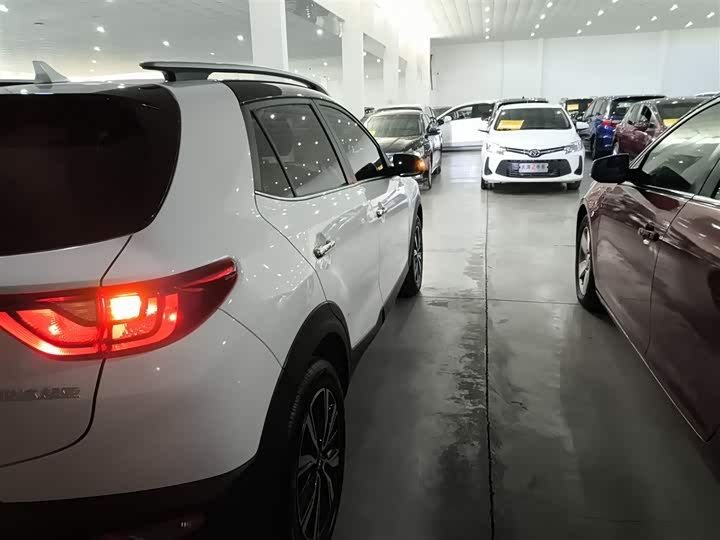 Kia KX1 2021 2021款 1.4L CVT天窗款