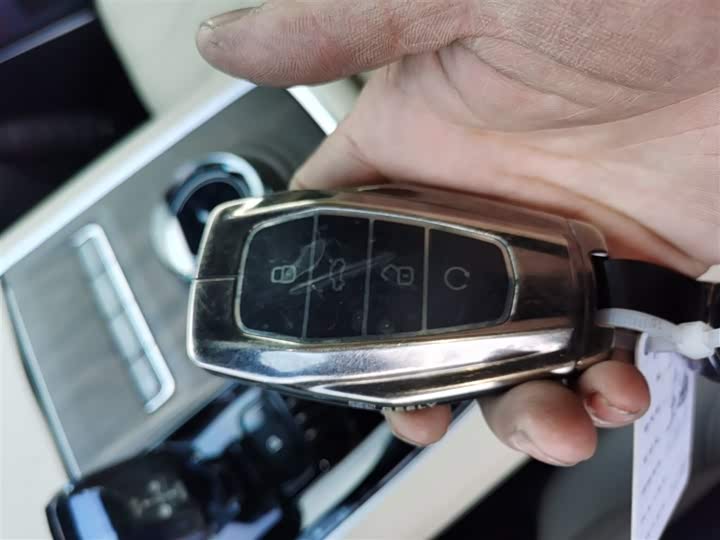 Geely Monjaro 2025 2025款 东方曜 2.0TD 自动四驱望月版