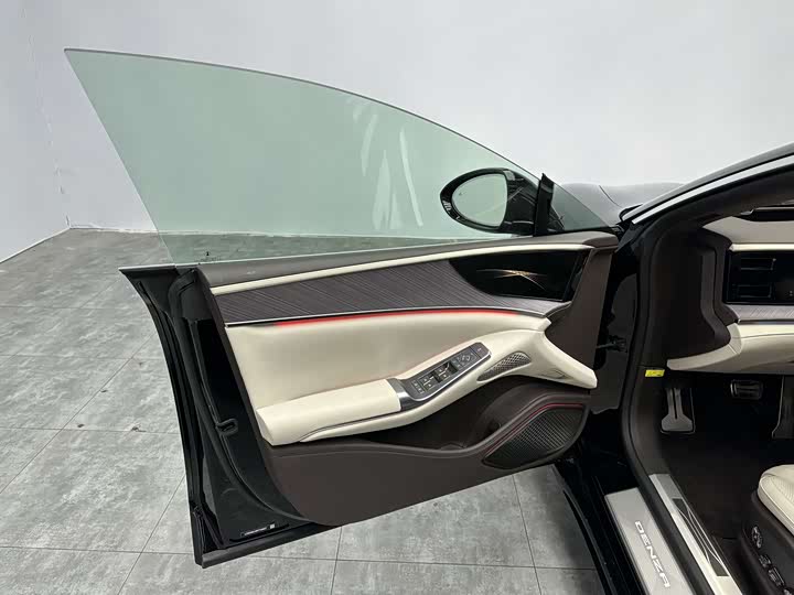 Denza Z9 2024 2024款 1100km 四驱Ultra版