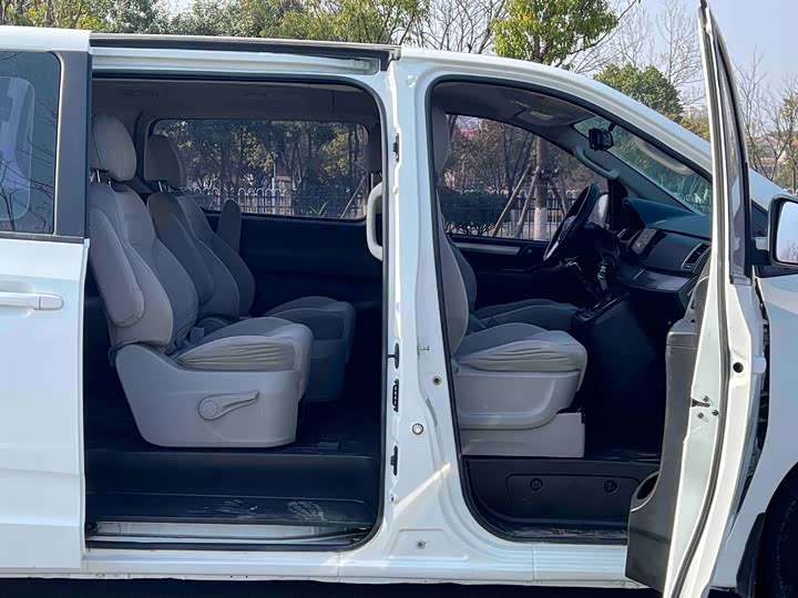 Maxus G10 2021 2021款 2.0T 手动精英版 柴油 9座