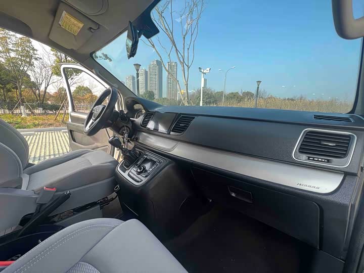 Maxus G10 2021 2021款 2.0T 手动精英版 柴油 9座