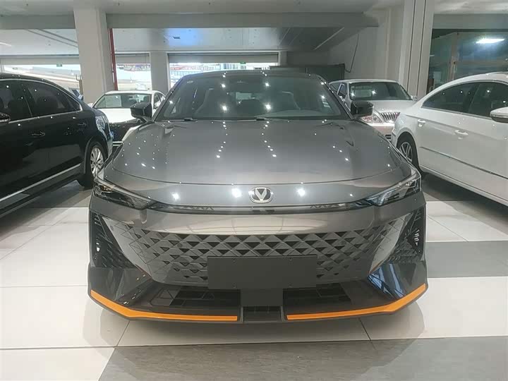 Changan UNI-V 2025 2025款 1.5T 500Bar尊贵运动型