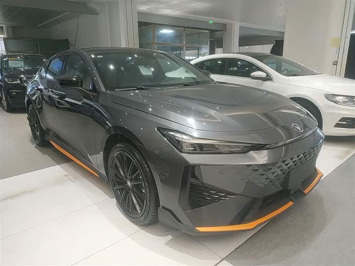 Changan UNI-V 2025 2025款 1.5T 500Bar尊贵运动型