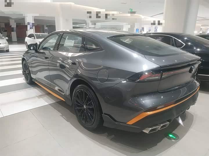 Changan UNI-V 2025 2025款 1.5T 500Bar尊贵运动型