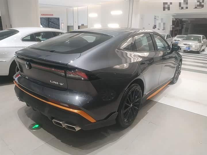 Changan UNI-V 2025 2025款 1.5T 500Bar尊贵运动型