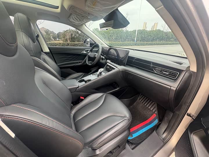 Roewe RX5 2023 2023款 1.5T 尊荣滑屏版