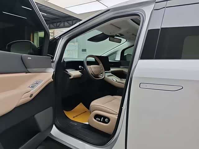 XPeng X9 2025 2025款 纯电 740超长续航 Max