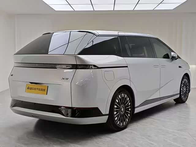 XPeng X9 2025 2025款 纯电 740超长续航 Max