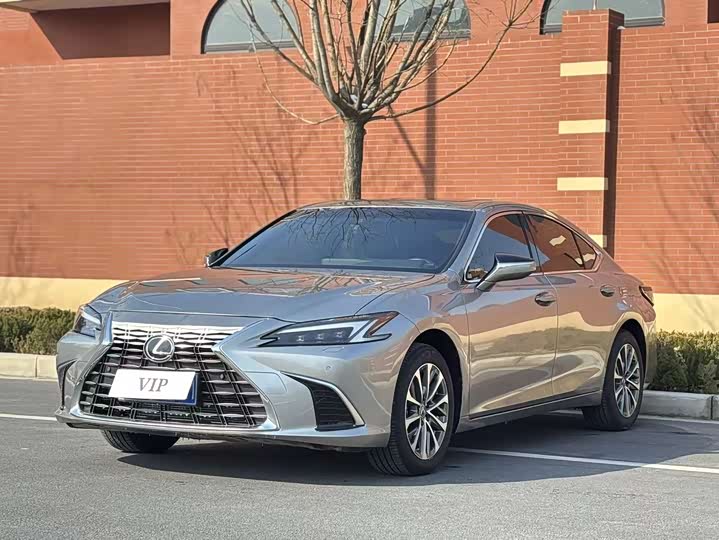 2025 Lexus ES