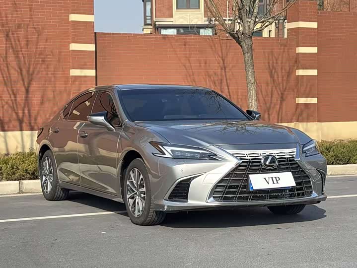 2025 Lexus ES