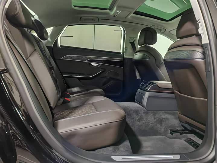 Audi A8 2025 2025款 A8L 50 TFSI quattro 臻选型