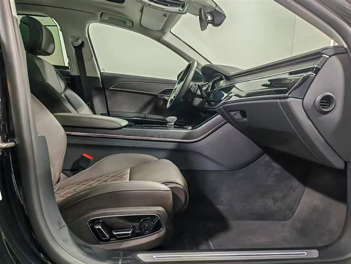 Audi A8 2025 2025款 A8L 50 TFSI quattro 臻选型