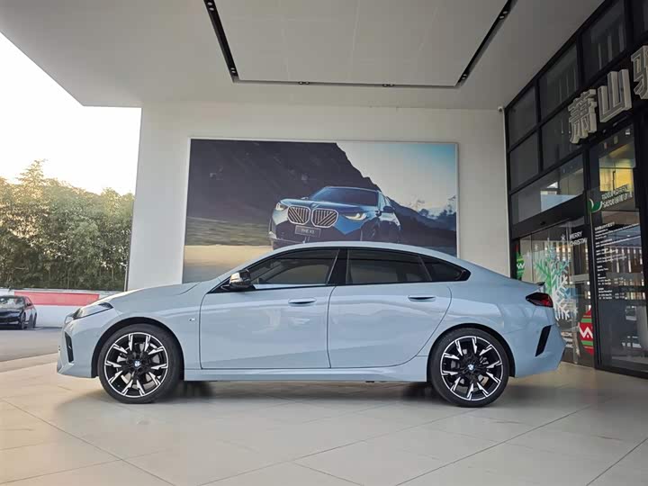 BMW 2 Series 2025 2025款 225L M运动曜夜套装