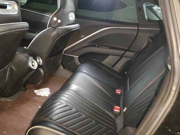 Avatr 11 2023 2023款 鸿蒙 116度 后驱版