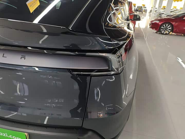 Tesla Model Y 2025 2025款 长续航全轮驱动版