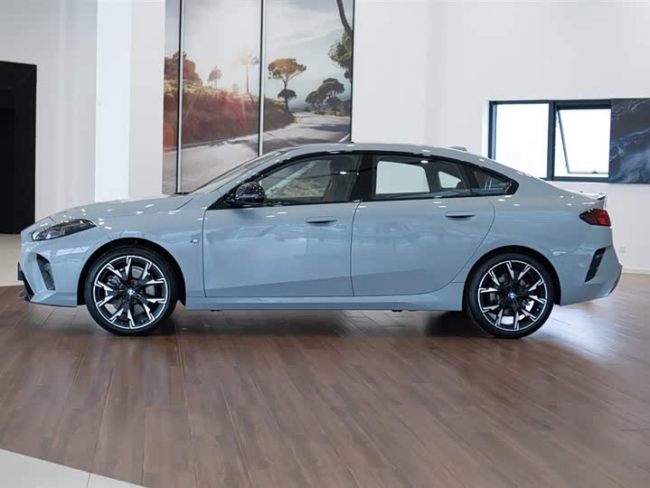 BMW 2 Series 2025 2025款 225L M运动曜夜套装
