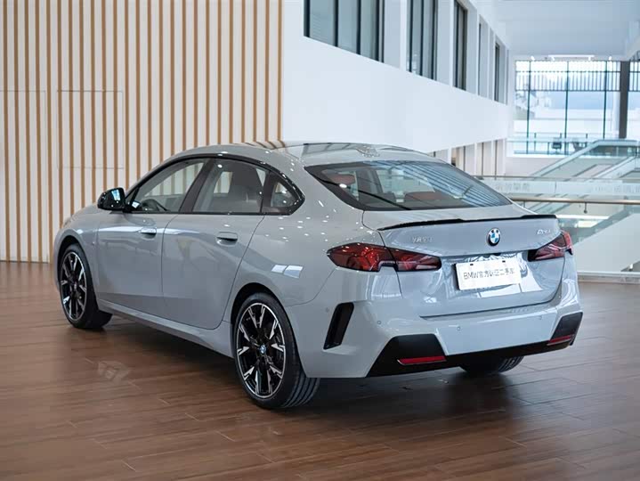 BMW 2 Series 2025 2025款 225L M运动曜夜套装