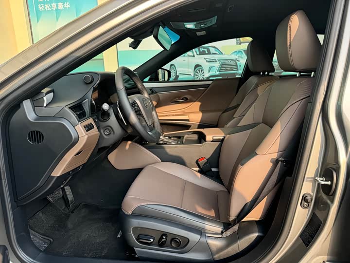 Lexus ES 2025 2025款 300h 臻享版