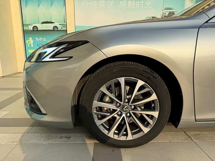 Lexus ES 2025 2025款 300h 臻享版