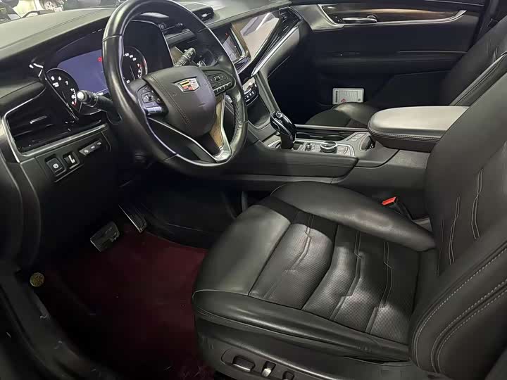 Cadillac XT6 2022 2022款 2.0T 六座四驱铂金型
