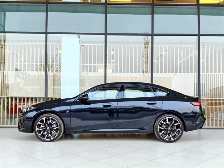 BMW 2 Series 2025 2025款 225L M运动曜夜套装
